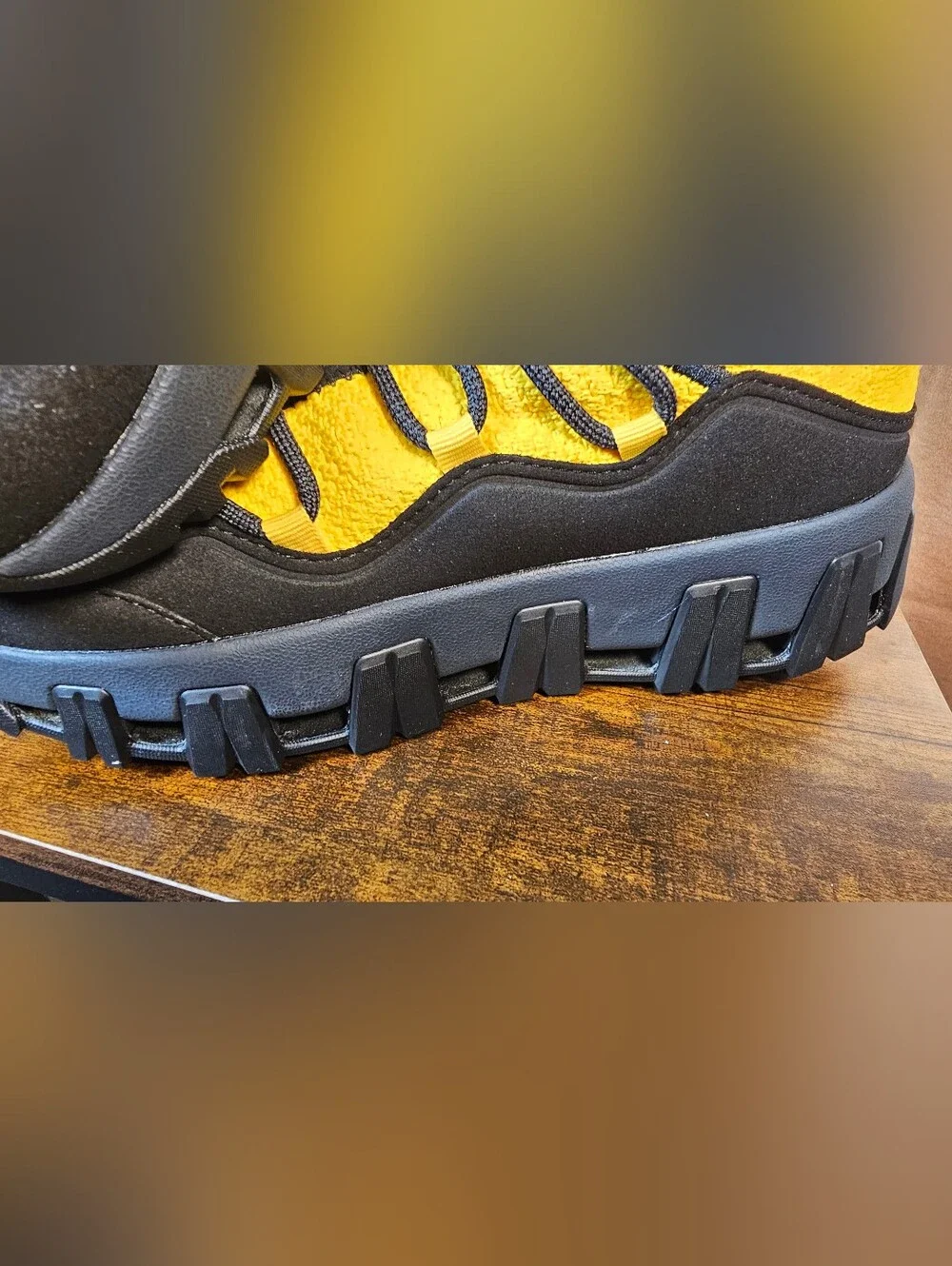 P448 Jackson Vibram Sneakers Yellow Black Chunky Trail Shoes NWT Case